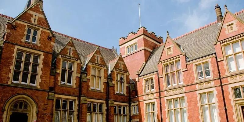 英国留学法律专业详解及Top10申请要求汇总，助你轻松留学英国